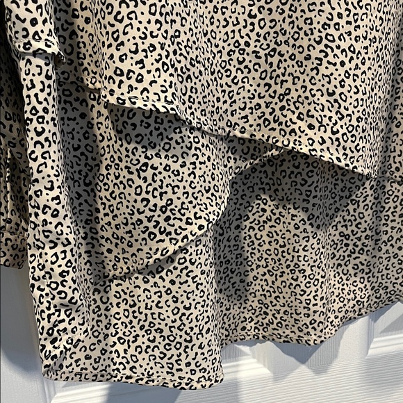 Chelsea & Theodore Black and Cream Speckled Blouse lagenlook, work or office. - Picture 6 of 13